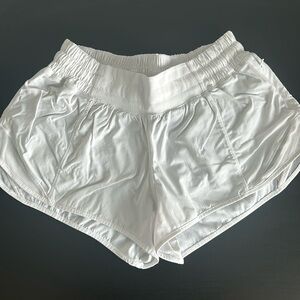 LULULEMON HOTTY HOT SHORTS LR WHITE - 2.5 IN INSEAM - SIZE 4